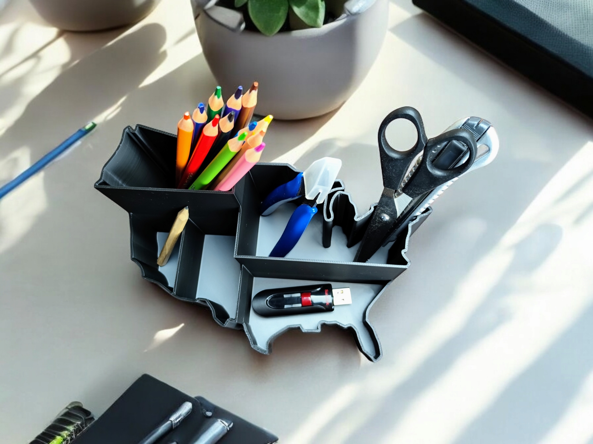 Desk Organizer U.S.A Map - Angle View